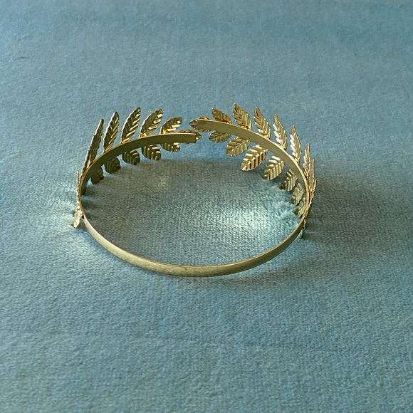 NWOT Gold Goddess Leaf Arm Cuff - Picture 2 of 2